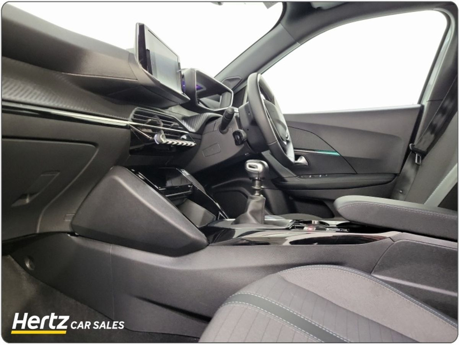 2023 Peugeot 2008 - image 4