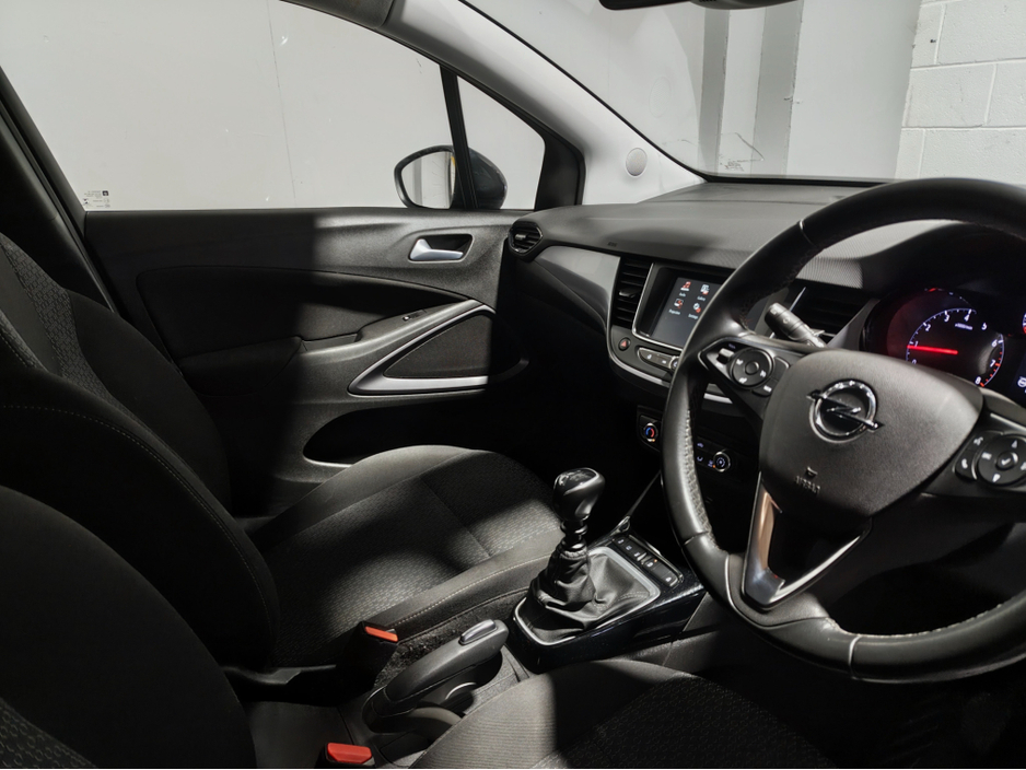 2022 Opel Crossland X - image 9
