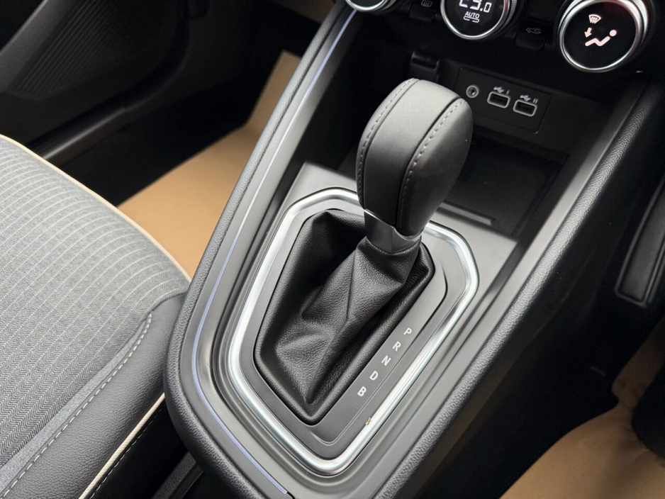 2024 Renault Clio - image 26