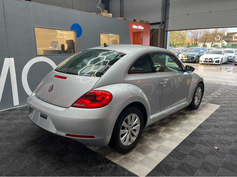 2013 Volkswagen Beetle - image 2