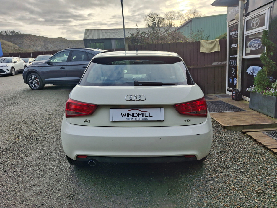2011 Audi A1 1.6 TDI 105 SPORT 3DR €4,500