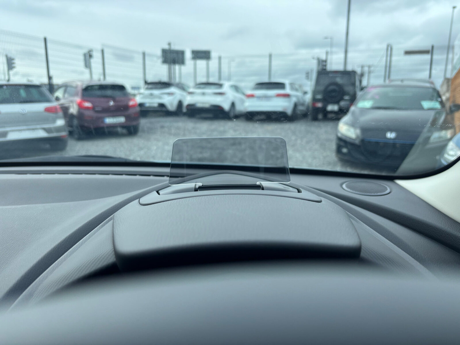 2025 Mazda Mazda2 - image 9