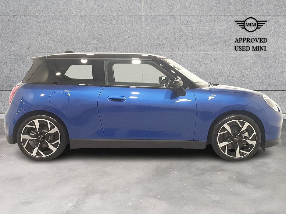 2025 MINI Hatch Cooper E €29,950