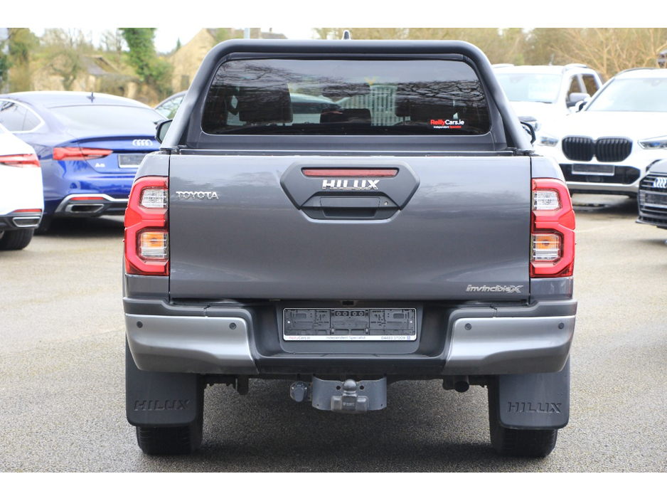 2023 Toyota Hilux - image 4
