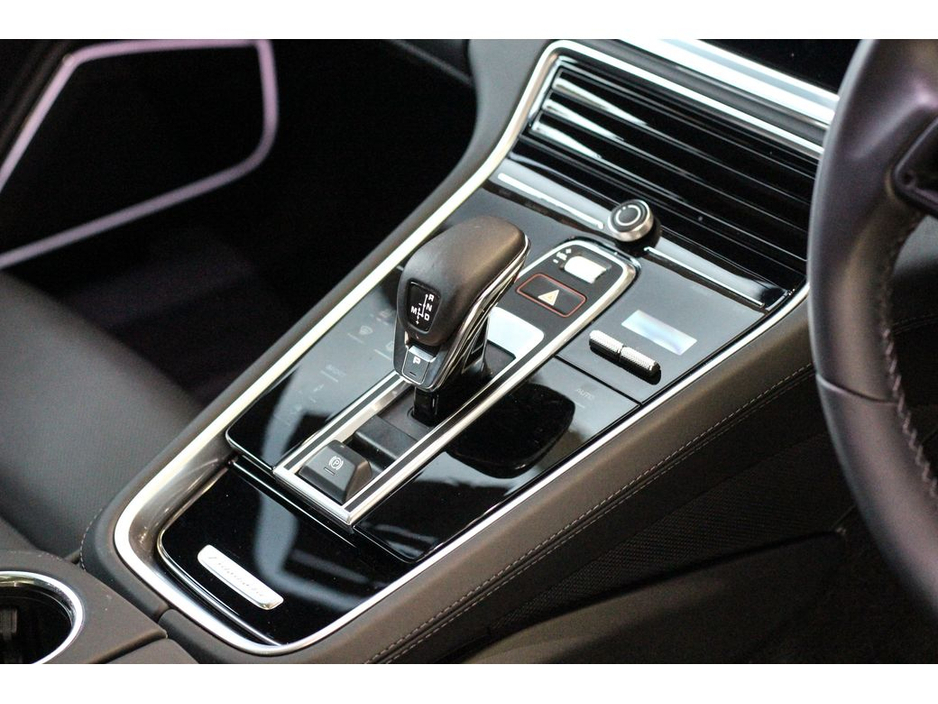 2023 Porsche Panamera - image 21