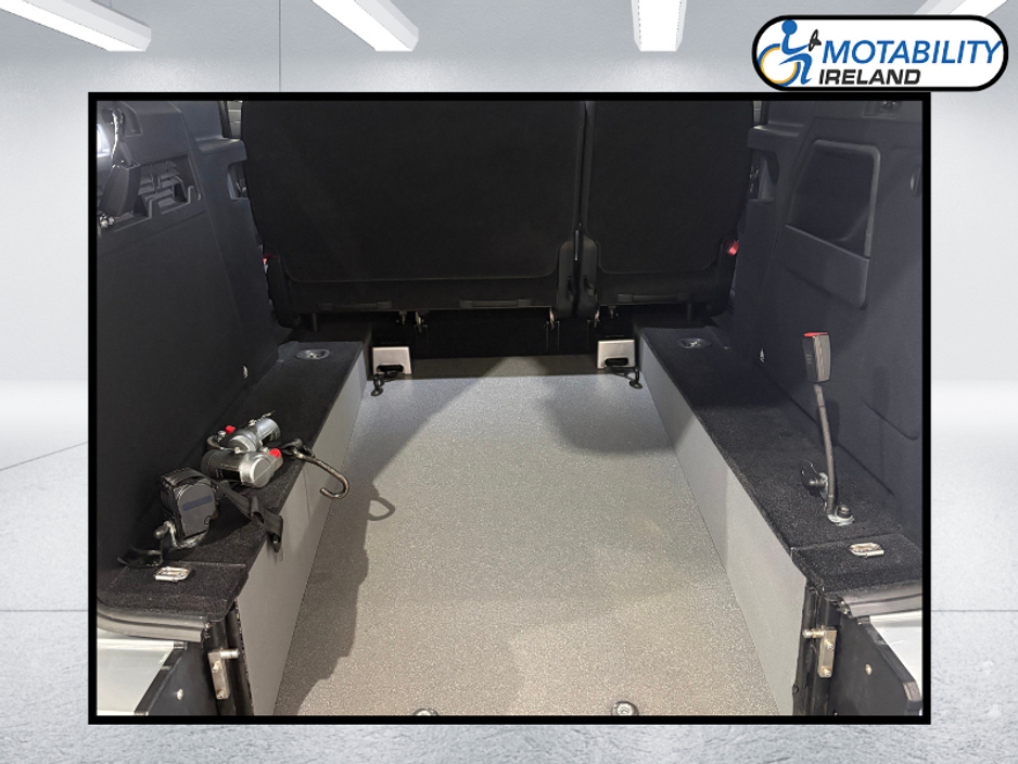 2024 Volkswagen Caddy Maxi Life - image 8