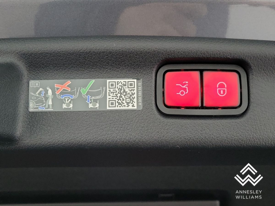 2025 Mercedes-Benz C Class - image 30