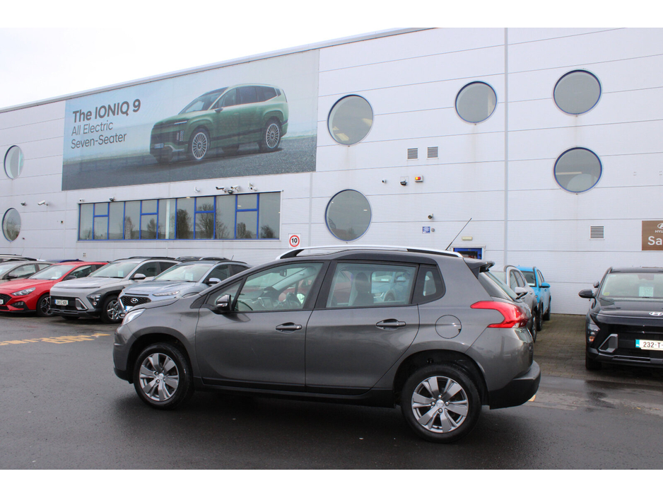 2018 Peugeot 2008 - image 2