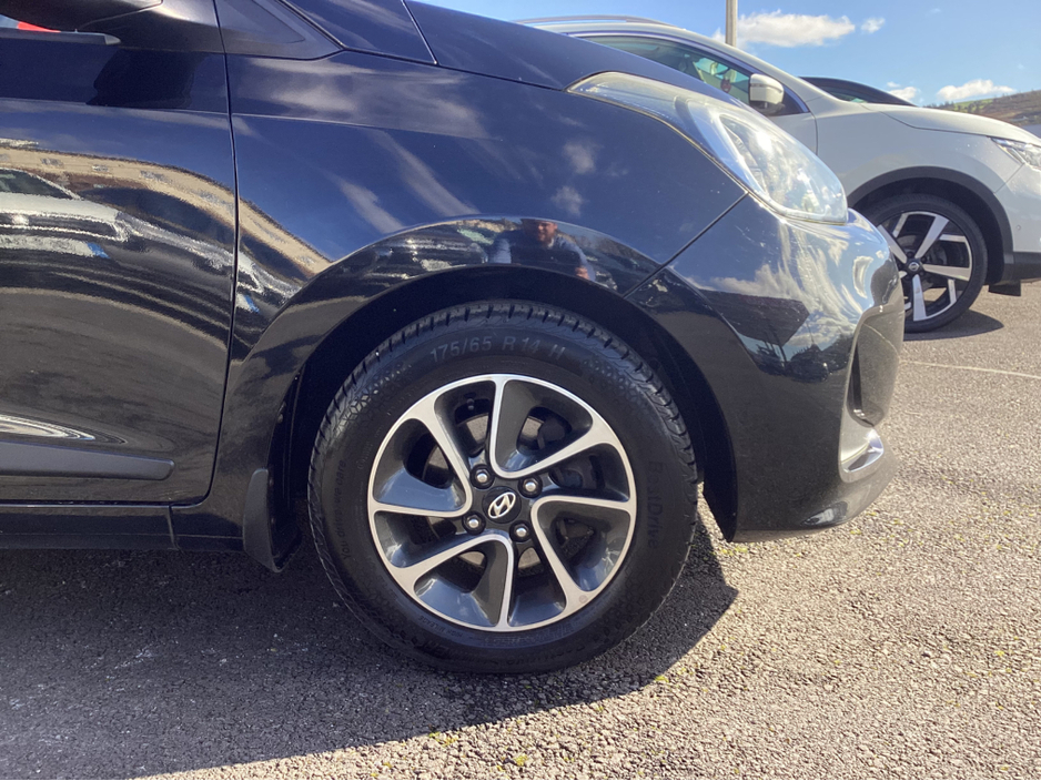 2017 Hyundai i10 - image 9