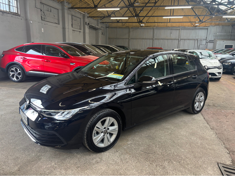 2023 Volkswagen Golf - image 13