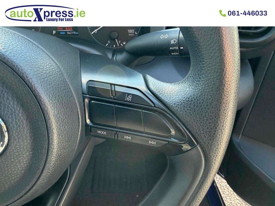 2023 Toyota Yaris - image 8