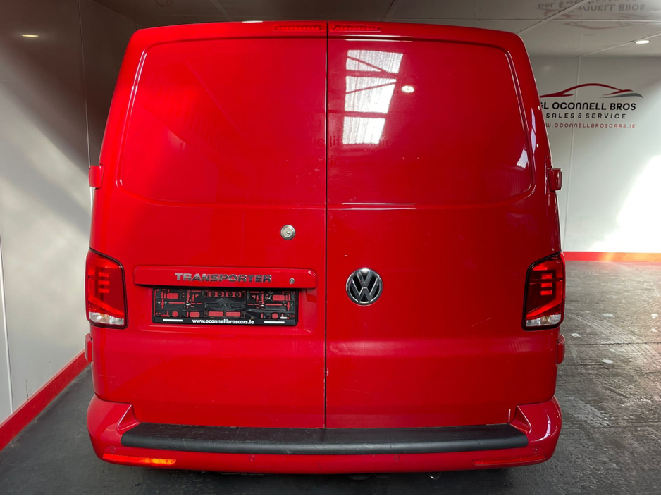 2020 Volkswagen Transporter - image 6