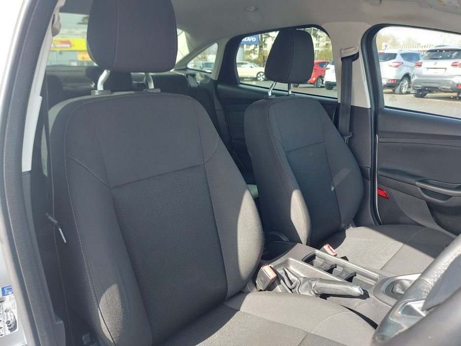 2016 Ford Focus - image 14