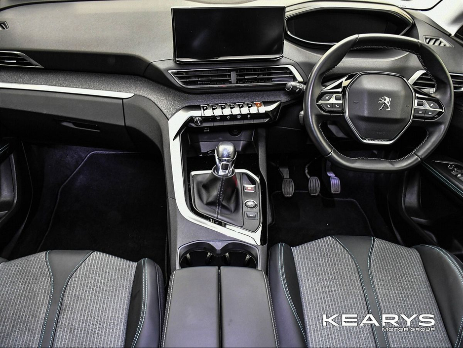 2021 Peugeot 5008 - image 10