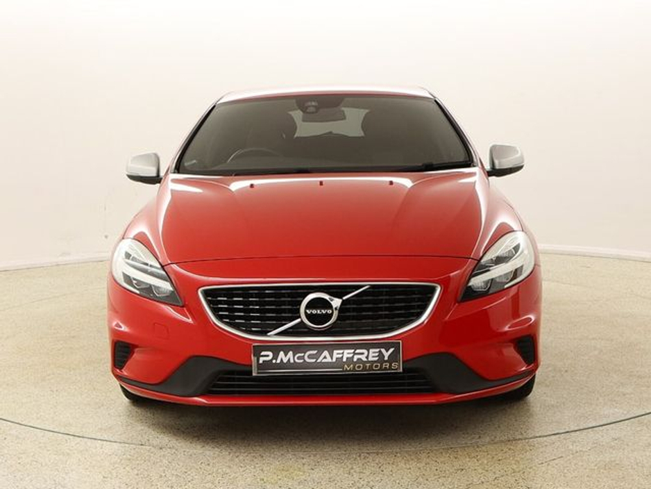 2016 Volvo V40 - image 2