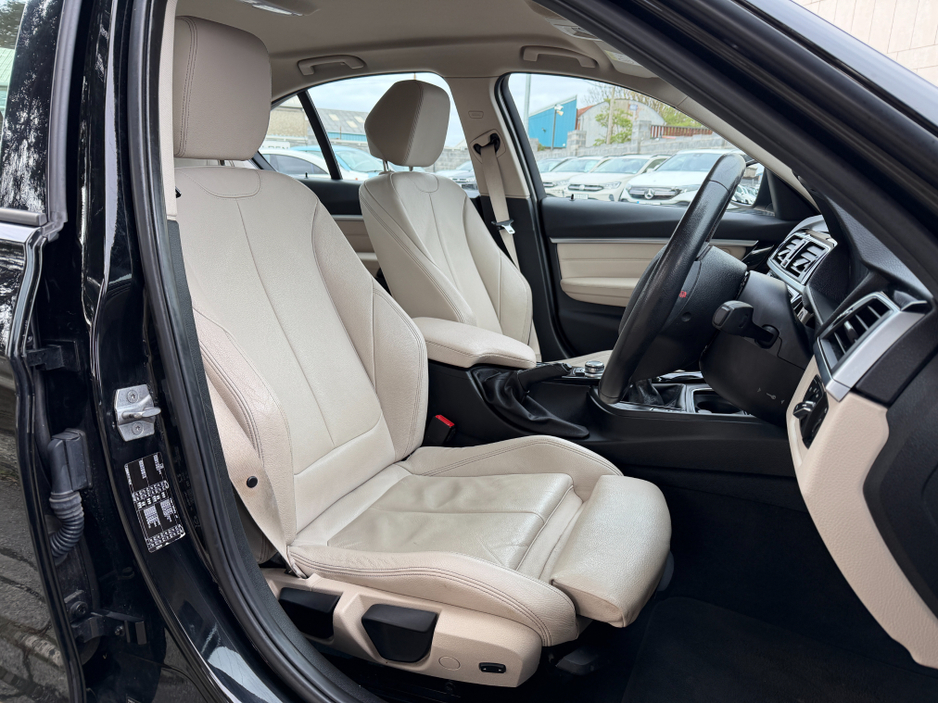 2017 BMW 3 Series - image 13