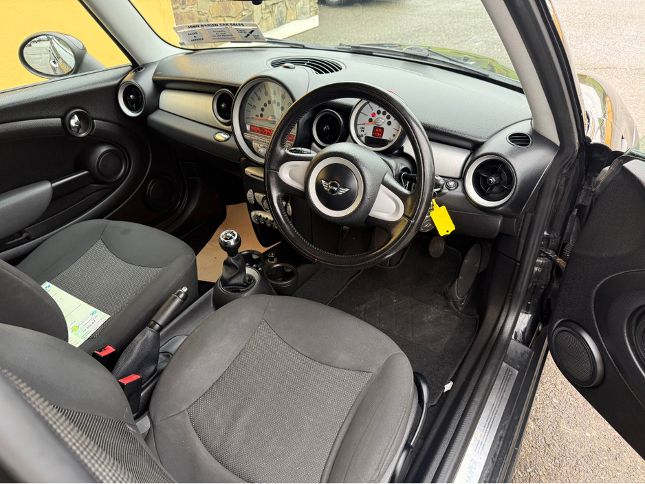2010 MINI Hatch - image 8