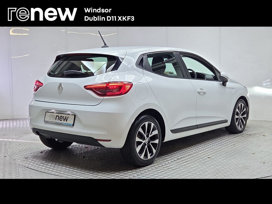2022 Renault Clio Iconic TCe 90 €15,995