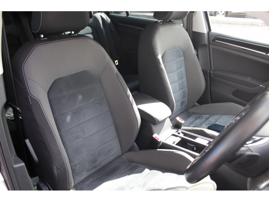 2015 Volkswagen Golf - image 11