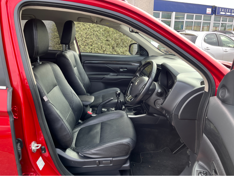 2018 Mitsubishi Outlander - image 11