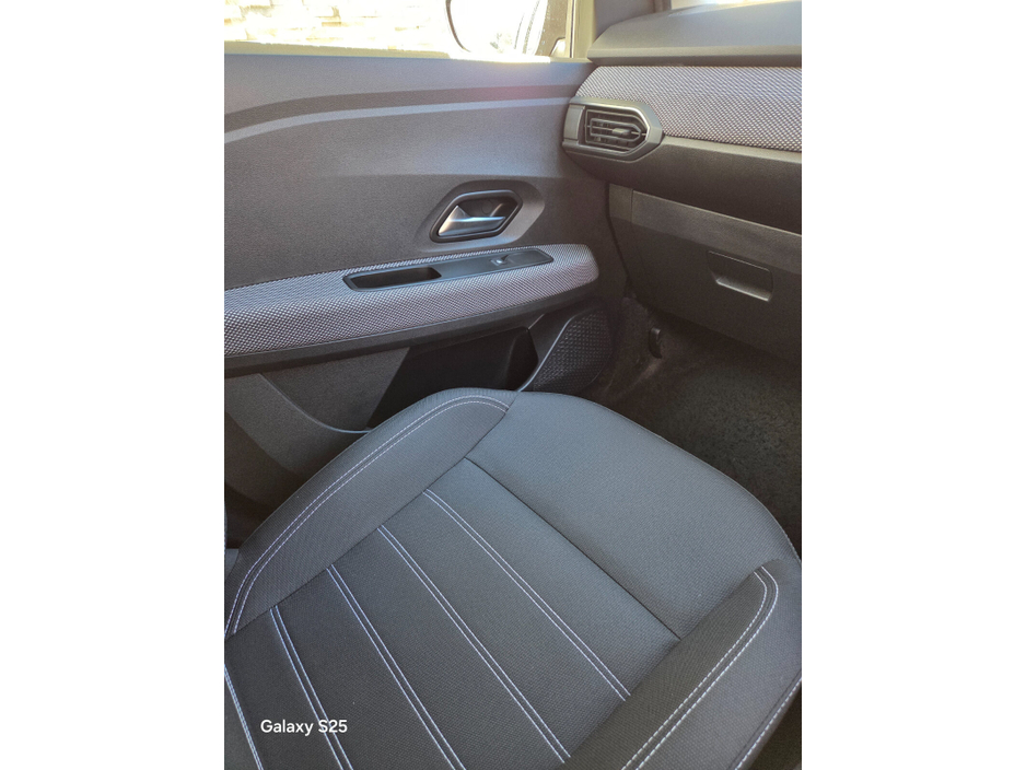 2022 Dacia Jogger - image 16