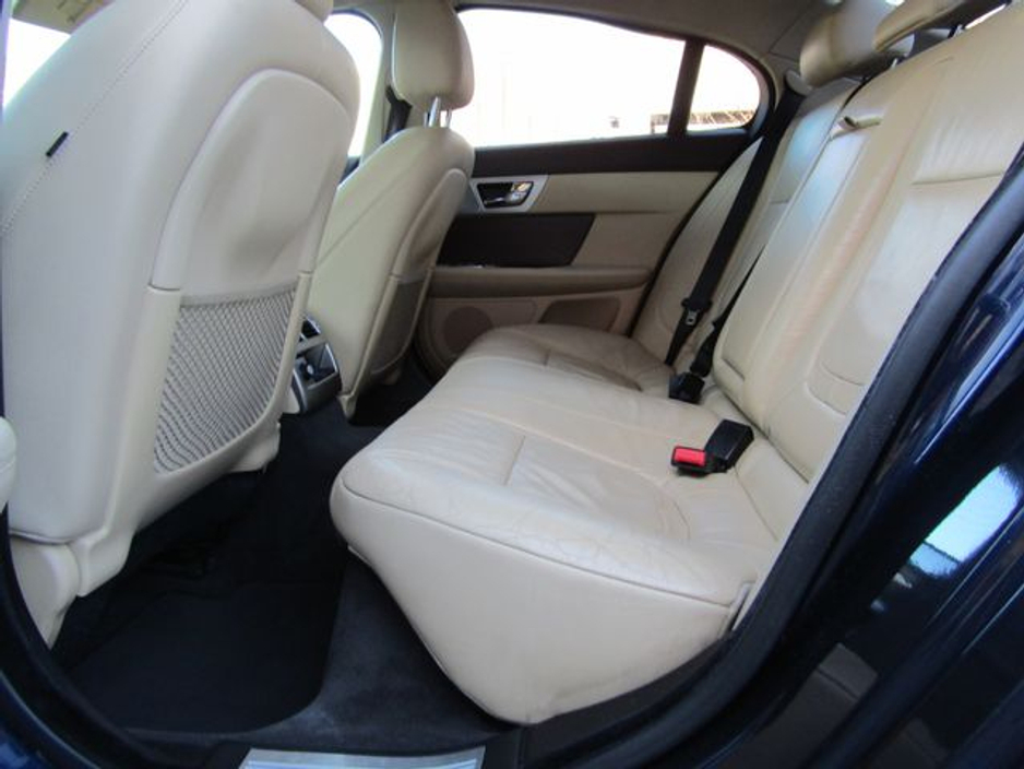 2014 Jaguar XF - image 21