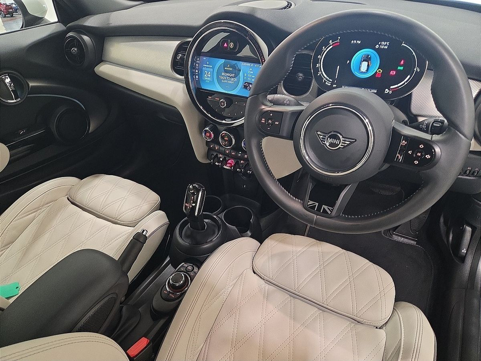 2023 MINI Hatch - image 6