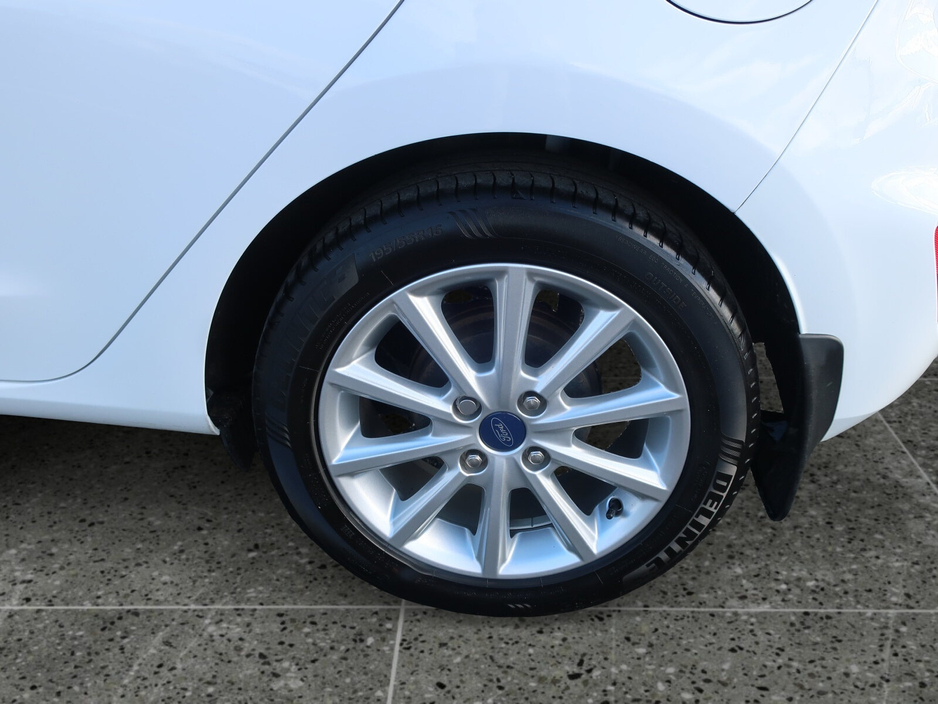 2021 Ford Fiesta - image 7