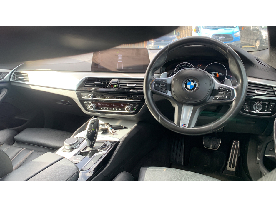 2019 BMW 5 Series - image 2