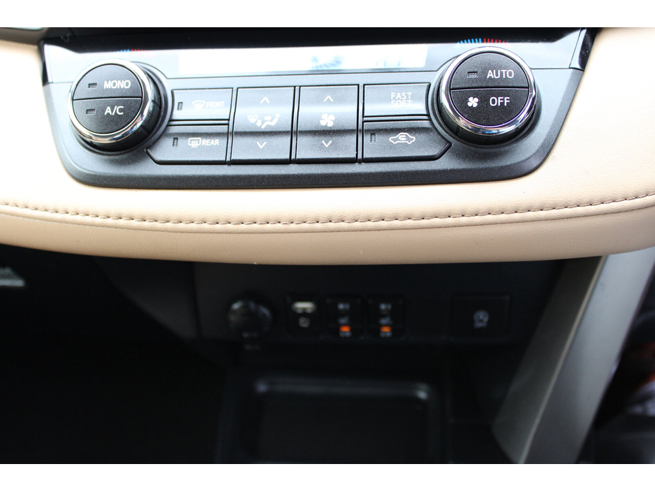 2017 Toyota Rav4 - image 23