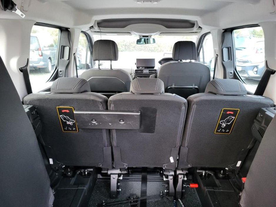 2025 Peugeot Rifter - image 13