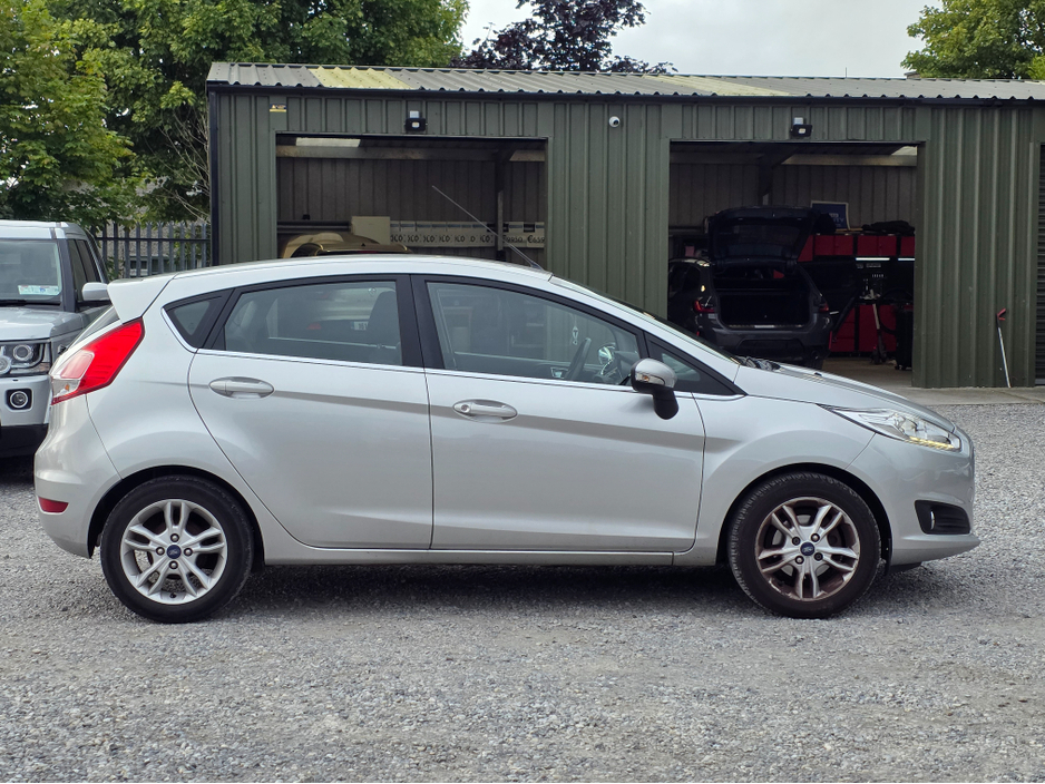 2016 Ford Fiesta - image 9