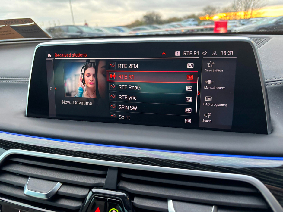 2020 BMW 7 Series - image 15