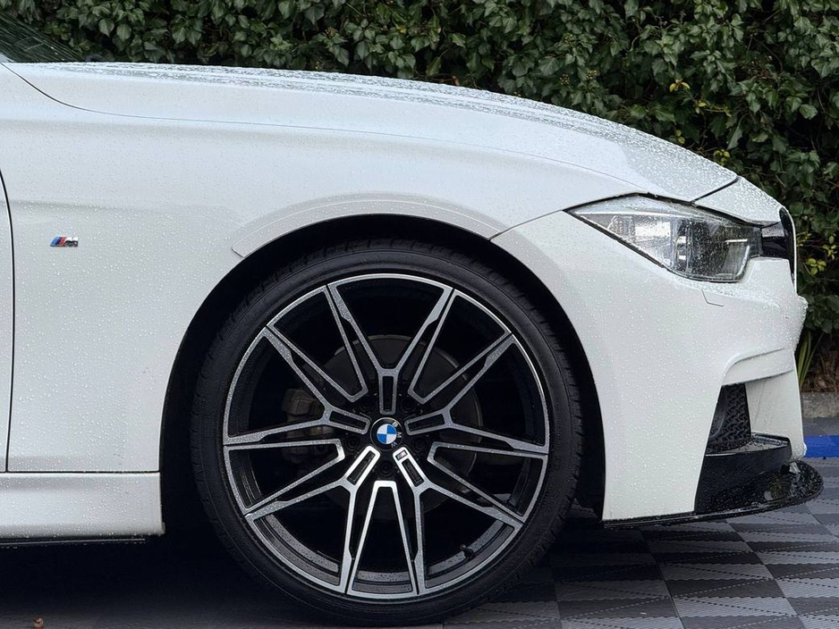 2015 BMW 3 Series 320d M-SPORT COMPETITION // HEADS-UP DISPLAY // LEATHER M-SPORT INTERIOR // REVERSE CAMERA €18,750