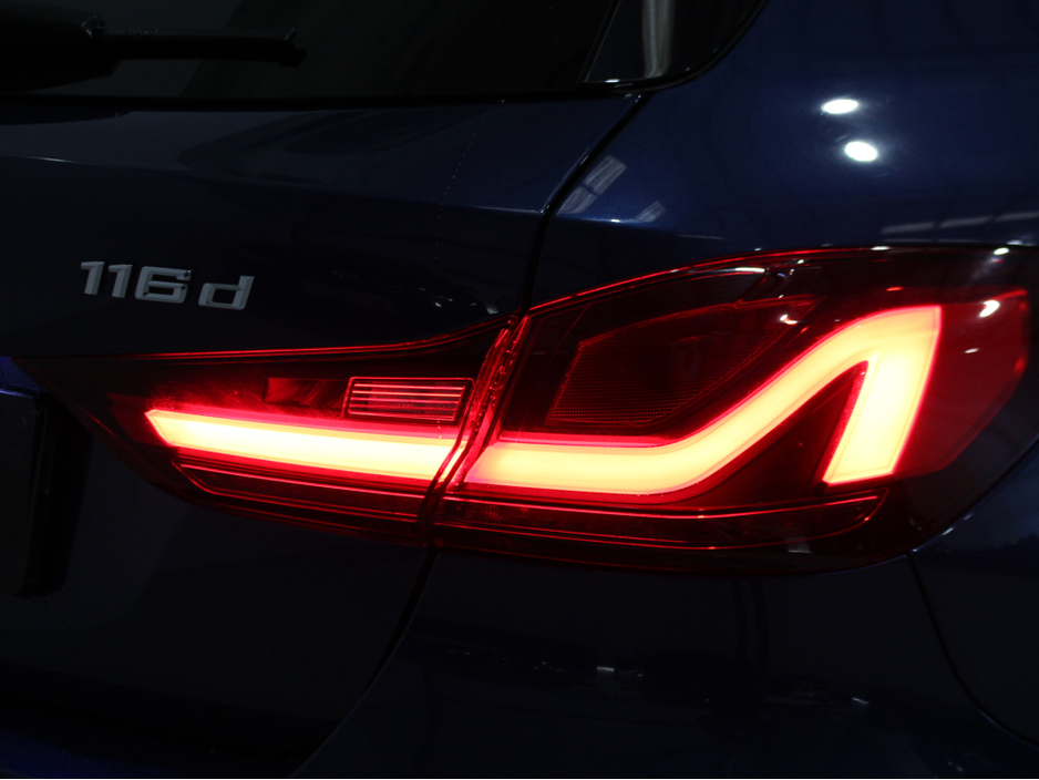 2021 BMW 1 Series - image 12