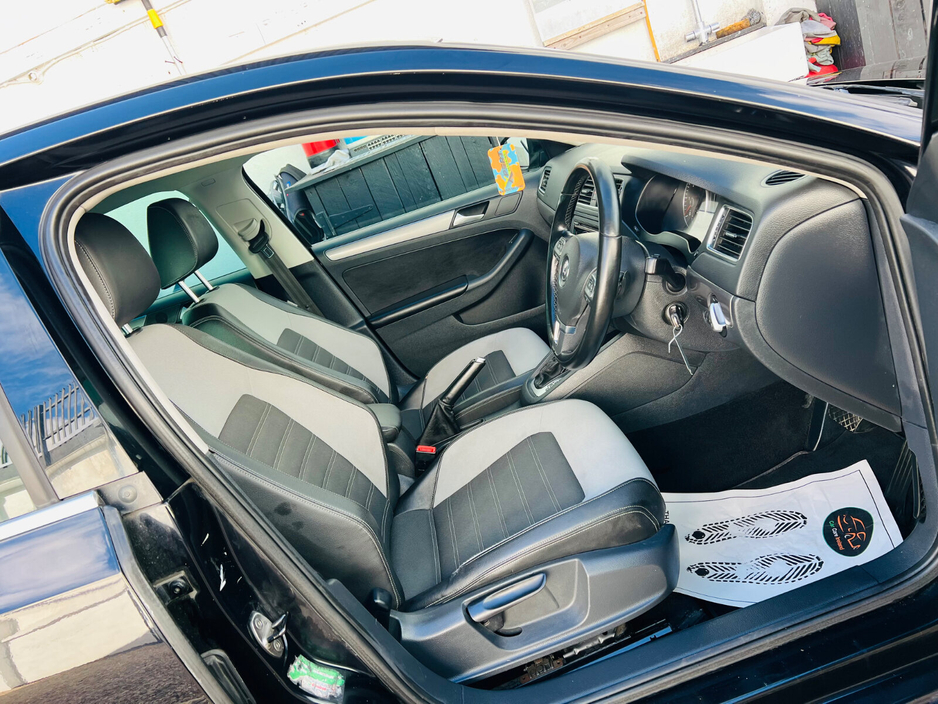 2014 Volkswagen Jetta - image 9