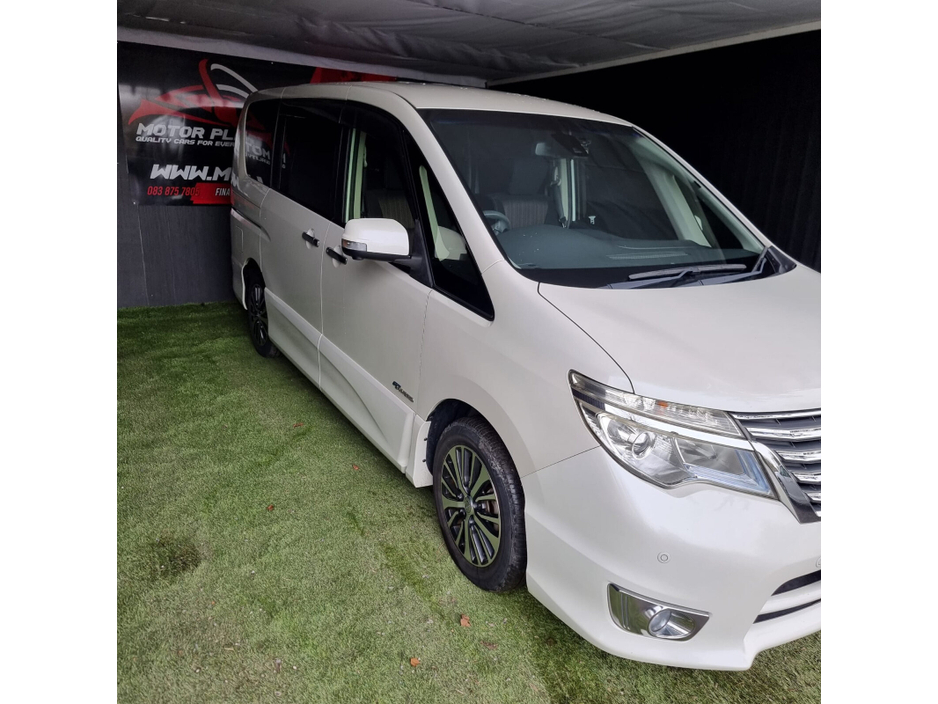 2014 Nissan Serena - image 2