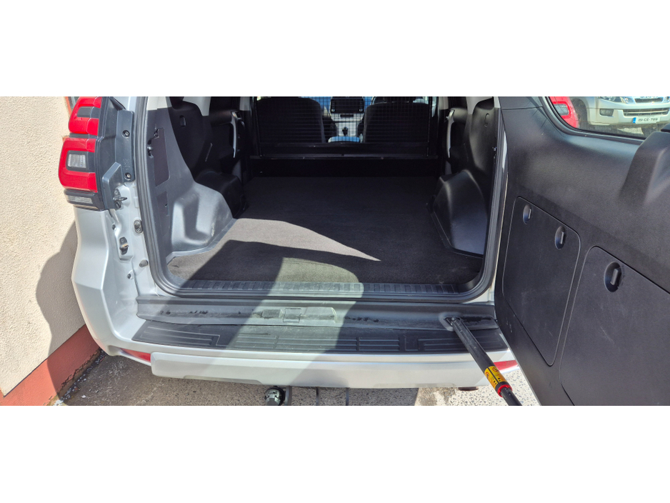 2021 Toyota Landcruiser - image 8