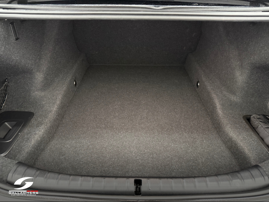 2022 BMW 5 Series - image 17