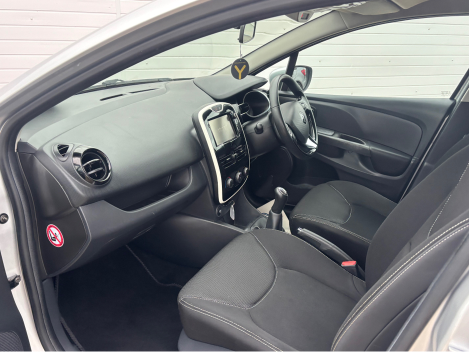 2015 Renault Clio - image 16