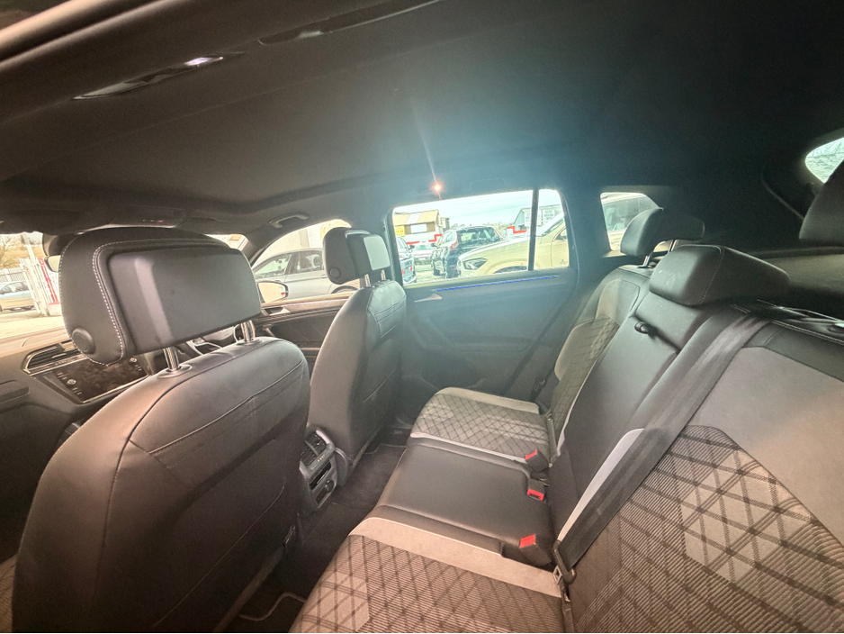 2024 Volkswagen Tiguan - image 5