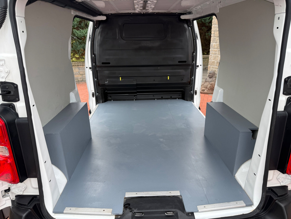 2020 Citroen Dispatch - image 20