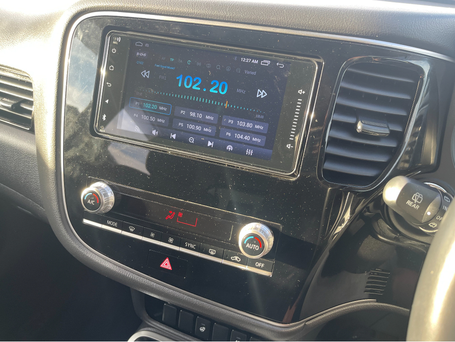 2020 Mitsubishi Outlander HYBRID 2.4 PHEV AUTOMATIC 5DR MODEL  www.bolandscarcentre.ie €22,900