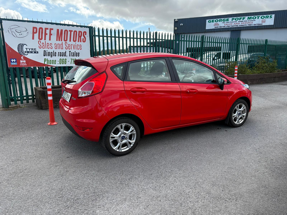 2016 Ford Fiesta - image 2
