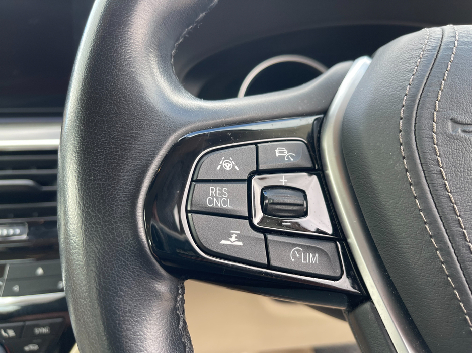 2018 BMW 5 Series - image 22