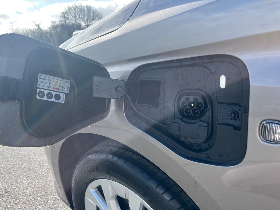 2026 Ford Tourneo Connect - image 9