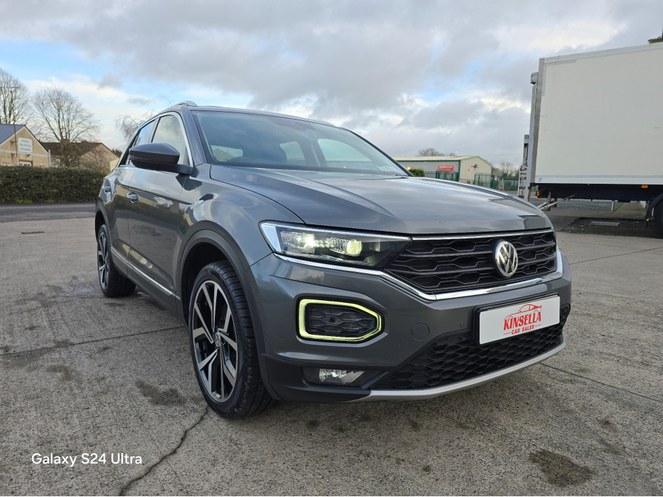 2020 Volkswagen T-Roc - image 3