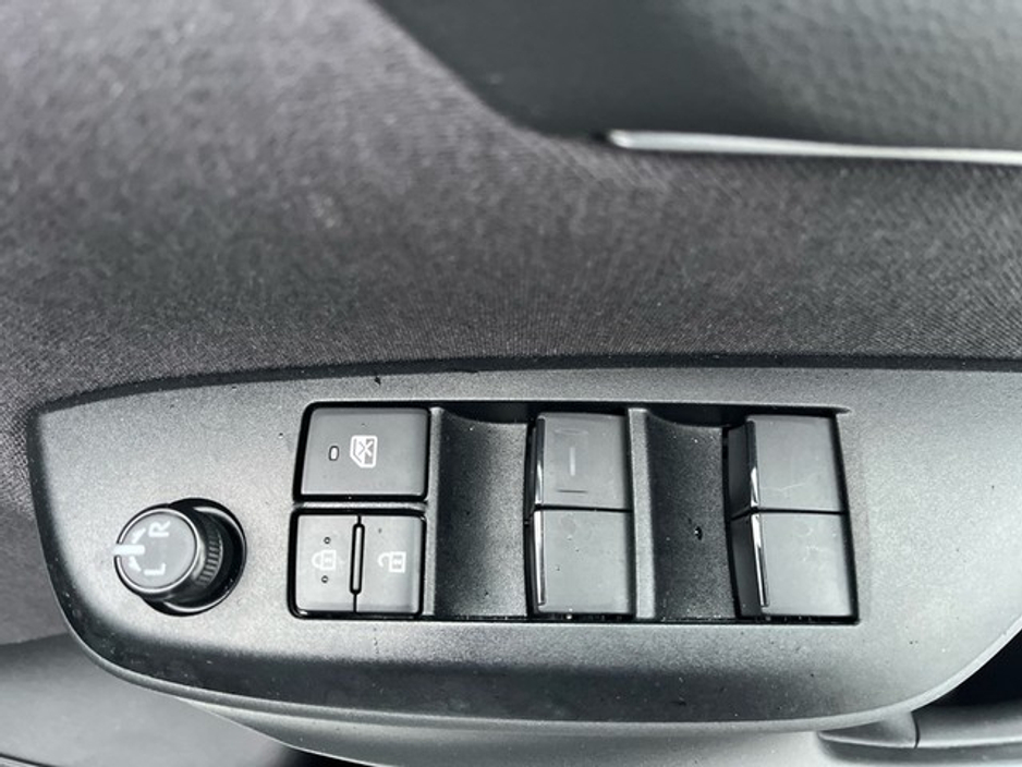 2025 Toyota Yaris - image 11