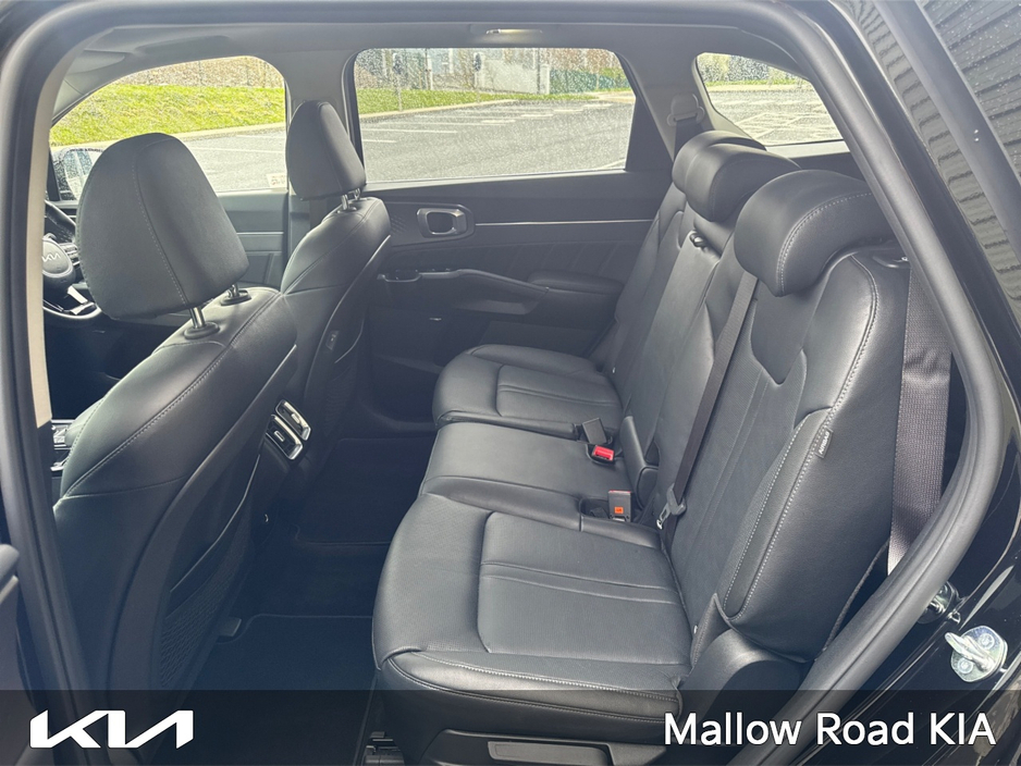 2025 Kia Sorento - image 10