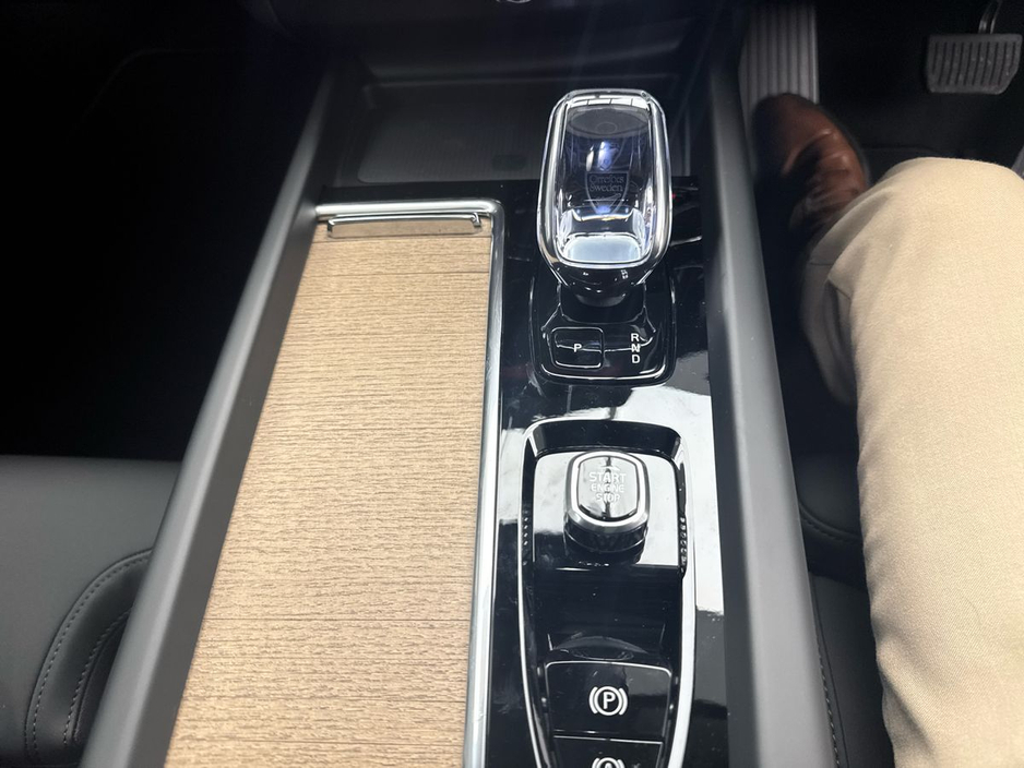 2026 Volvo XC60 - image 8